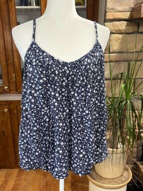 Torrid size 1 size 1X blue & white daisy pattern spaghetti strap swing tank EUC